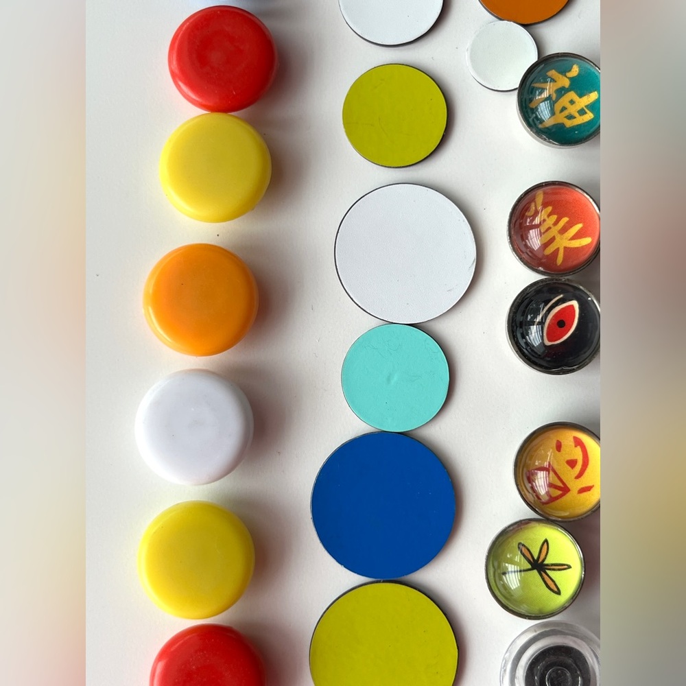 Colorful Button and Magnet Set - Picture 2 of 3
